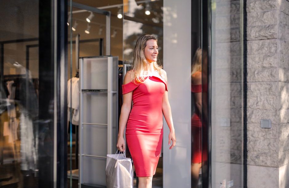 Clothing Basics That Last a Decade: The Fabric and Stitch Test