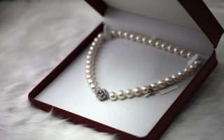 Minimal Jewelry Styling for Dresses, Denim, and Summer Basics